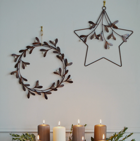 Seasonal Mistletoe Wreath